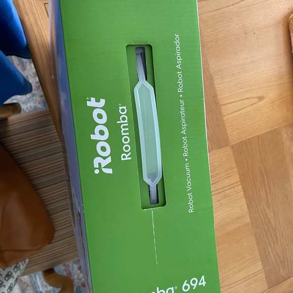 New in Box Wi-Fi Roomba Robot 694 - Picture 3 of 4